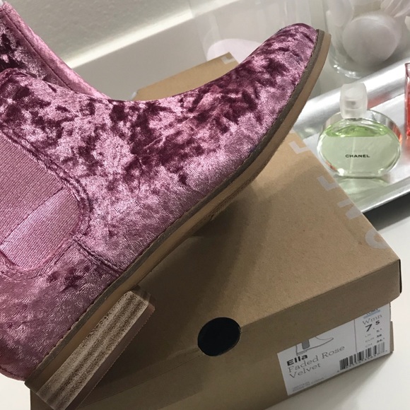 Toms Shoes - Toms Ella velvet booties ankle boots size 7.5